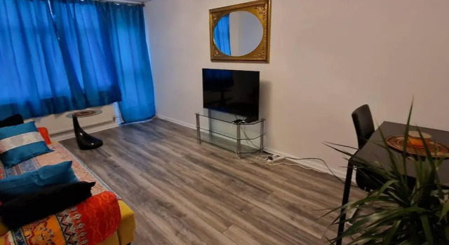 1 Bed Flat Sleeps 2 With Free Parking & Patio