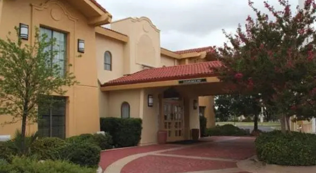 Кровать в общем номере La Quinta Inn by Wyndham Odessa