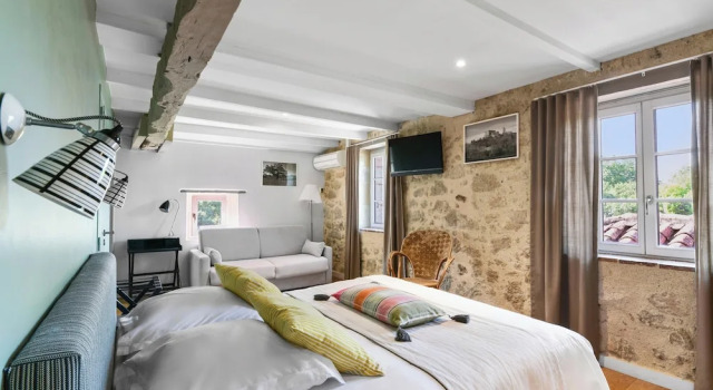 Четырёхместный семейный номер Standard Logis Hôtel La Ferme de Flaran