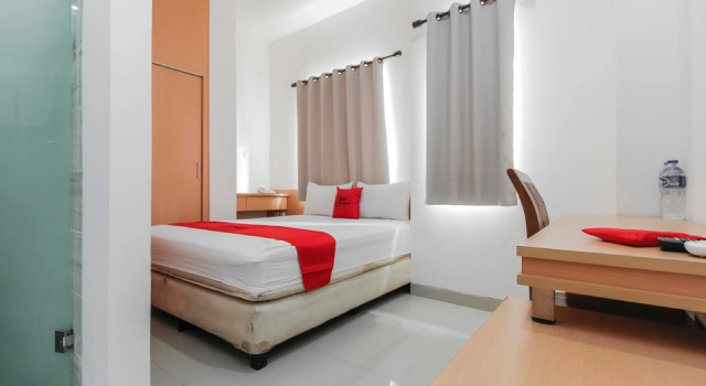 Premium chambre RedDoorz Plus near Galaxy Bekasi