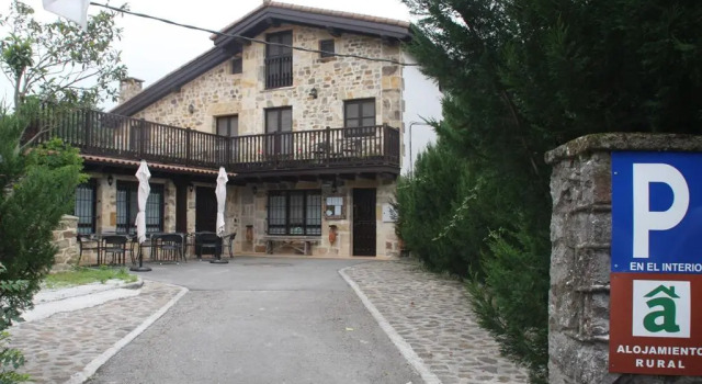 Posada y Apartamentos Trebuesto de Guriezo, Buchen Sie Ferienwohnung Hotels in Kantabrien mit Parkplatz, Parkplätze