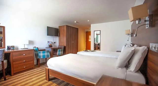 Четырёхместный номер Superior Best Western Brome Grange Hotel