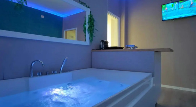 Апартаменты Deluxe Lush Escape Suites - hottube and sauna