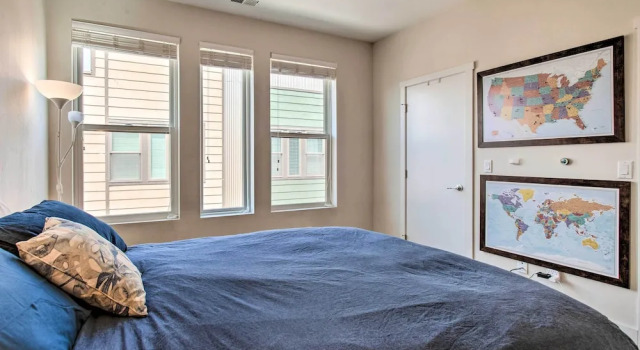 Rooftop Deck & City Views: Denver Abode!, Забронировать Апартаменты/квартира Денвер Колорадо, рядом с Музей истории Колорадо