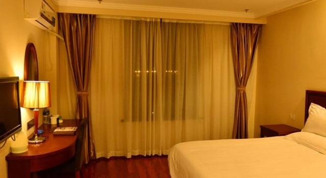 Двухместный номер Standard GreenTree Inn Shanghai Jiading Dazhong International Auto City Business Hotel