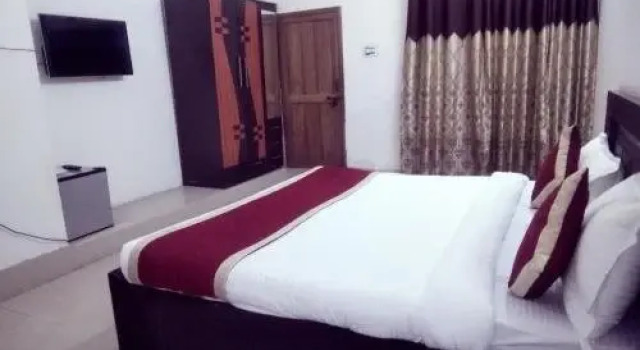 UIT Rest House And Restaurant Hotel, Забронировать Отель Бхивади штат Харьяна