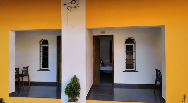 De Capital Hotel, Varaa Hotelli Hotellit Tamil Nadu uima-altaalla, Uima-allas