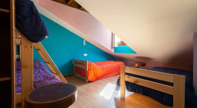Albergue Los Avellanos - Hostel, Book Hostel / Vandrerhjem Hostels i Espinaredo, Hostel / Vandrerhjem