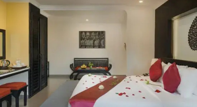 Люкс с видом на бассейн Khmer Mansion Boutique Hotel