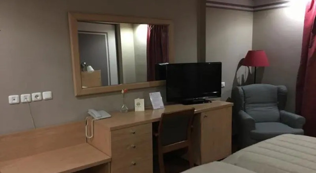 Трёхместный номер Standard с балконом Athina Airport Hotel