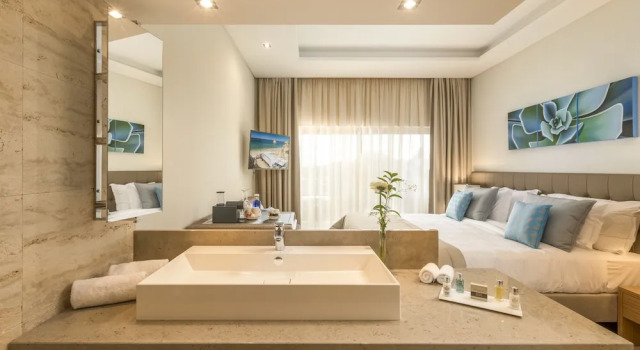 Двухместный номер Standard с балконом и с видом на океан Caneiros Luxury House & Suites