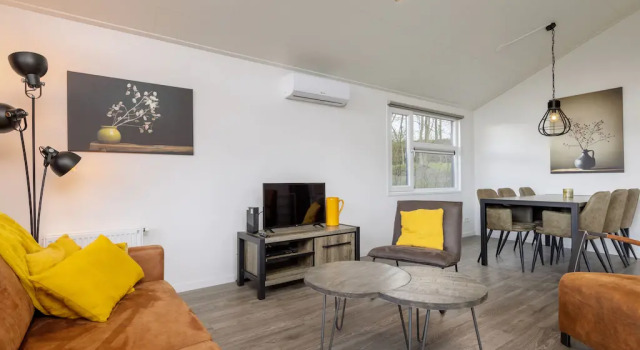 Scenic Retreat by the Lake, Prenota Casa vacanze Hotel a Gheldria con parcheggio, Parcheggio