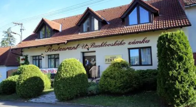 Restaurant penzion u Buchlovskeho zamku, Забронировать Отель Бухловице Злинский край