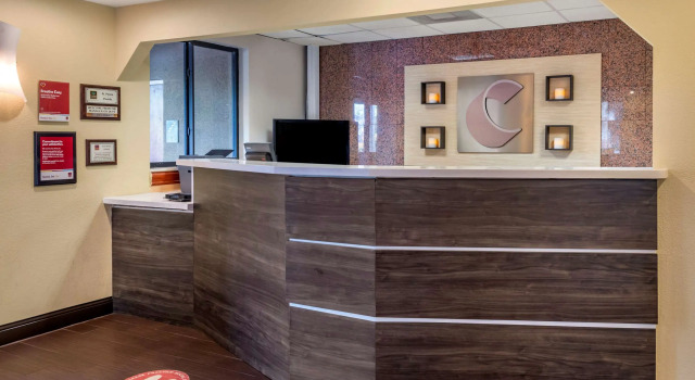 Comfort Suites Fort Pierce I-95, Забронировать Отель Отели Форт-Пирс 4 звезды, рядом с Заповедник Ten Mile Creek, 4*
