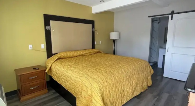 Номер Comfort Stadium Inn & Spas