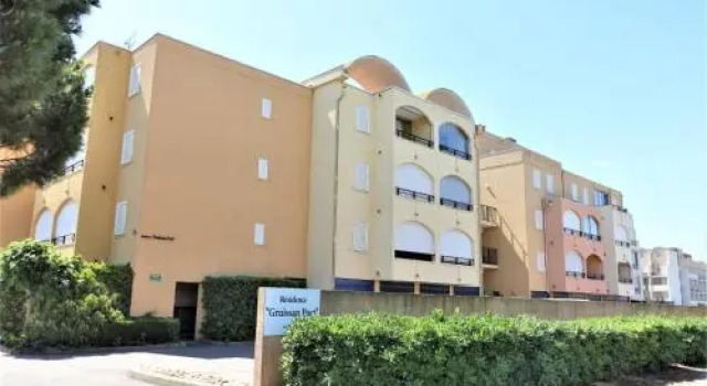 Hôtel Du Port, Забронировать Отель Отели Грюиссан с парковкой, рядом с Остров Сен-Мартен, Парковка
