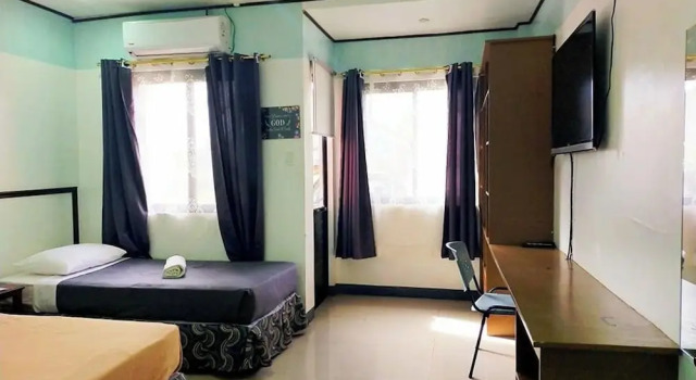 Трёхместный номер Standard с балконом EC Hotel near Laoag Airport