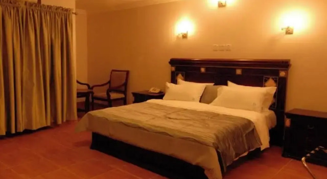 Spicery Hotel, Забронировать Отель Отели Лагоса 3 звезды, рядом с Концертный зал Музыкального общества Нигерии, 3*