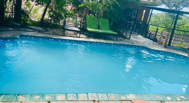 Palm Leaf Hazeldene Kwekwe With Pool - 2333, Book Hotel Kwekwe Midlands Province