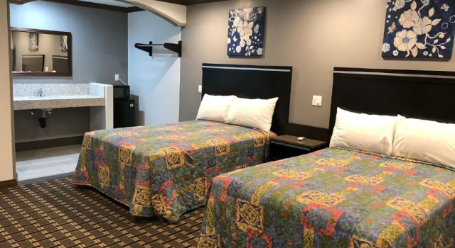 Четырёхместный номер Classic Starlight Inn South El Monte