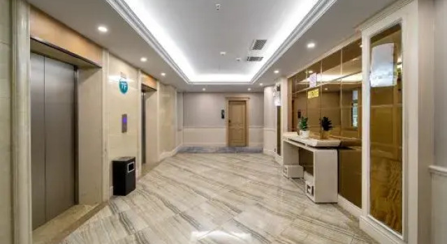 金弦子大酒店, Book Hotel Hoteller i Batang med parkering, Parkering