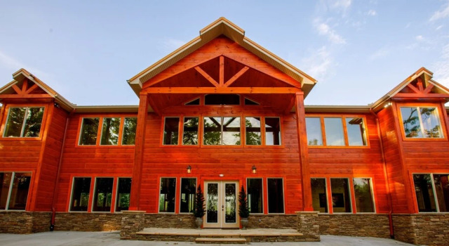 Foxwood Mansion 14 Bedroom Cabin by RedAwning