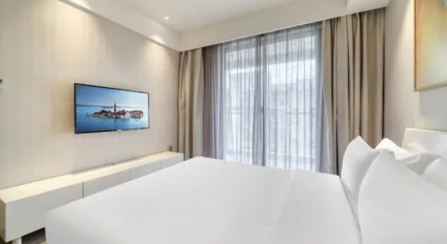 Люкс Deluxe c 1 комнатой с балконом Shanghai Yusen Hotel (Shanghai Pudong Fudan Cancer Hospital Kangxin Highway Subway Station Branch)