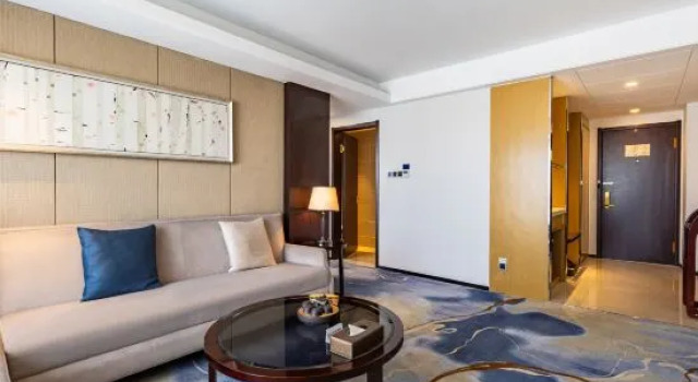Люкс с 2 комнатами с видом на море KOWLOONS Hotel