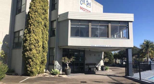 East Port Motor Inn, Забронировать Мини-отель Отели Порт-Маккуори с бассейном, рядом с Здание суда Порт-Маккуори, Бассейн