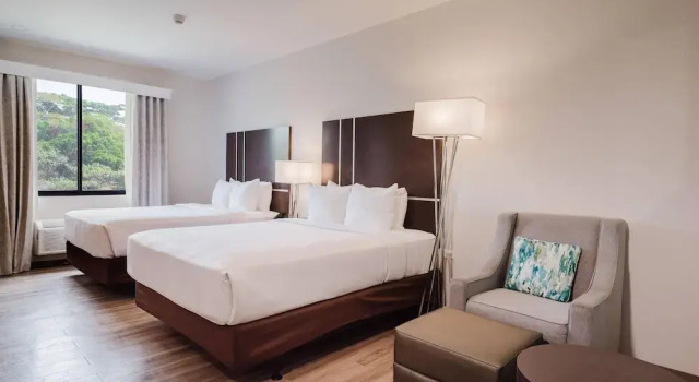 Четырёхместный номер Standard Comfort Inn & Suites Tobago