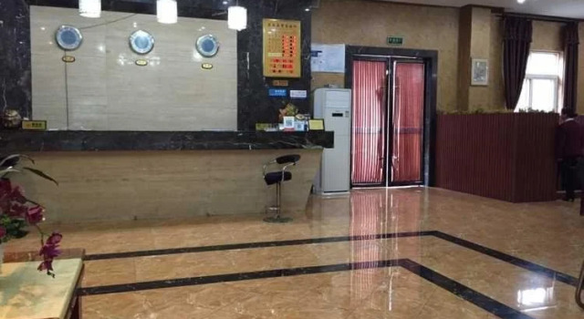 Yaxiya Business Hotel, Rezerwuj Hotel Hotele w Deyang z parkingiem, Parking