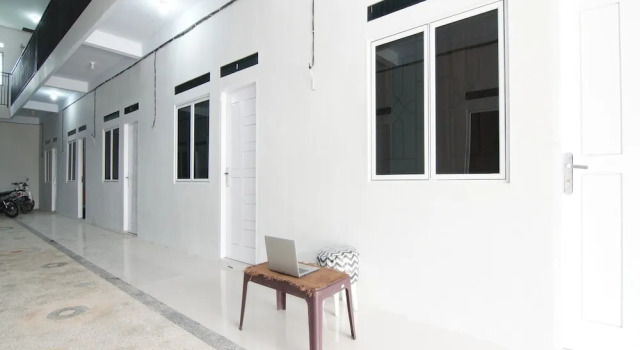 Hotel O 45 Guest House, Book Pension Hoteller i Sragen med parkering, Parkering