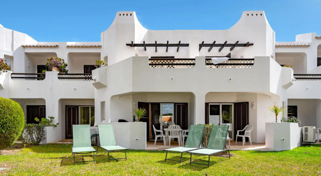 Charming Albufeira Apartment by Ideal Homes, Rezerwuj Apartament Hotele w Algarve z parkingiem, Parking