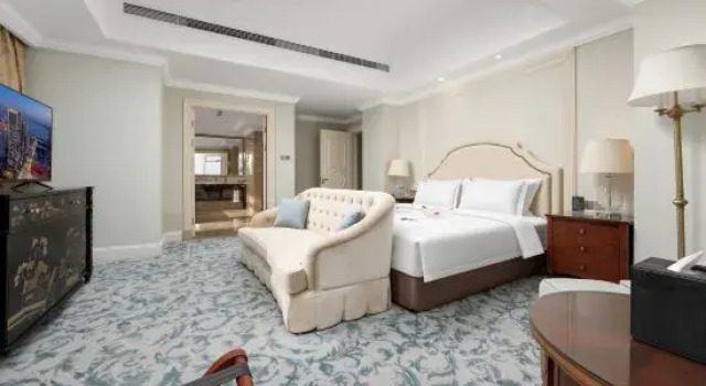 Семейный люкс Deluxe Qingdao Jinshi International Hotel