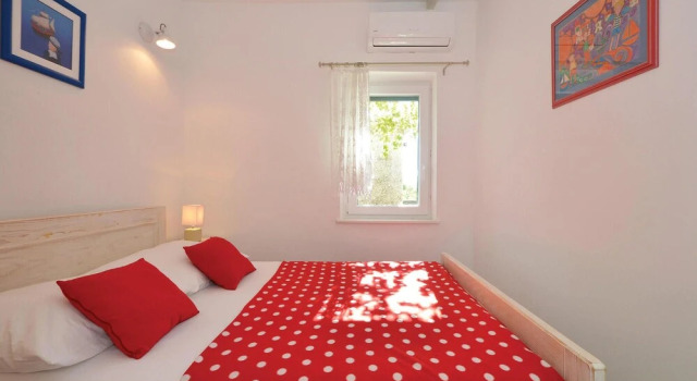 Beautiful Home in Zedno With Wifi and 4 Bedrooms