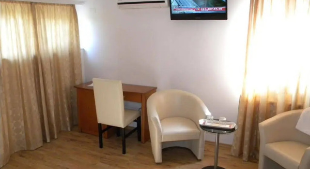 Vila Veneto, Rezervați Hotel Hoteluri în Timișoara cu parcare, aproape de The Botanical Park, Parcare