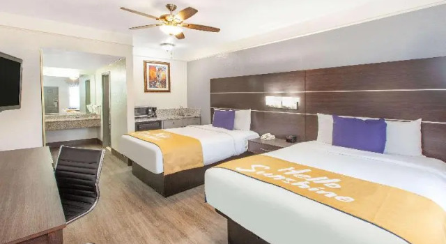 Номер Days Inn & Suites by Wyndham Webster NASA-ClearLake-Houston