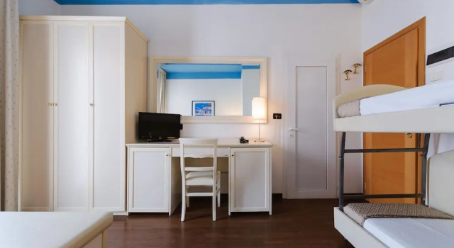 Четырёхместный номер Comfort с балконом Hotel Fra I Pini