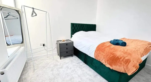 Southsea 5-bed Seaside Retreat- Sleeps 11 & Garden, Rezervasyon Tatil Evi Merseyside villalar, Villa