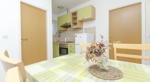Apartments Vili, Забронировать Апартаменты/квартира Водице Шибенско-Книнская жупания, рядом с Пляж Хексагон