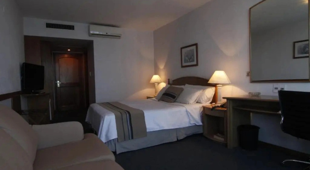 Четырёхместный полулюкс Crystal Palace Hotel