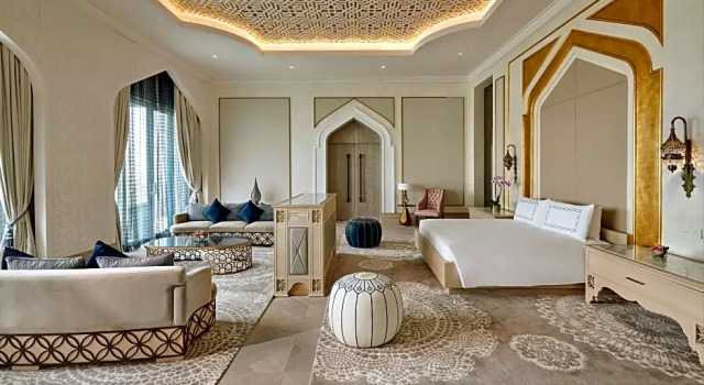 Люкс Royal South Hilton Salwa Beach Resort and Villas