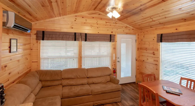 Frontier Town Campground, Prenota Campeggio Sinepuxent Stati Uniti