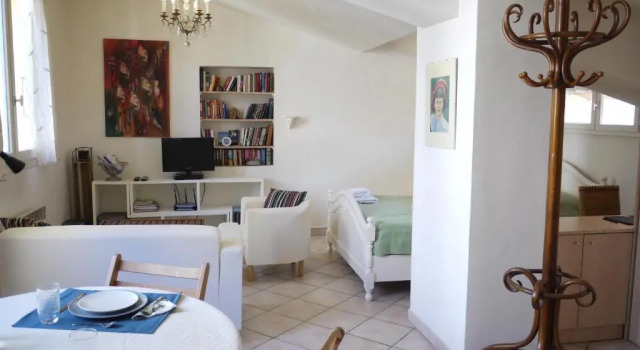 Studio 6 - a Quiet And Spacious Studio Flat in the Old Town, Забронировать Апартаменты/квартира Ницца Приморские Альпы, рядом с Набережная Соединенных Штатов