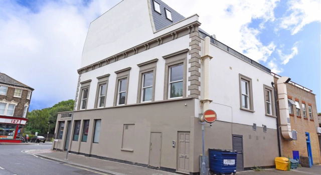 Modern & Spacious 2 Bed Apartment at Clapham Junction