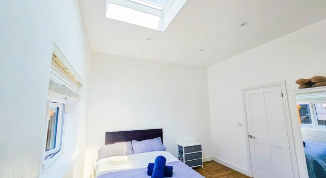 Апартаменты с 3 комнатами с видом на сад Cleave House - Stylish n Chic 3 Bed House Mins From Central London