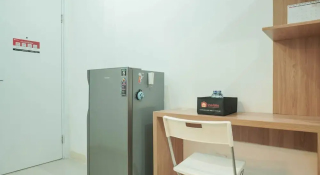 Lovely and Strategic Studio at Green Pramuka Apartment, Book Apartment Hotels in Jakarta with Parking, Parking