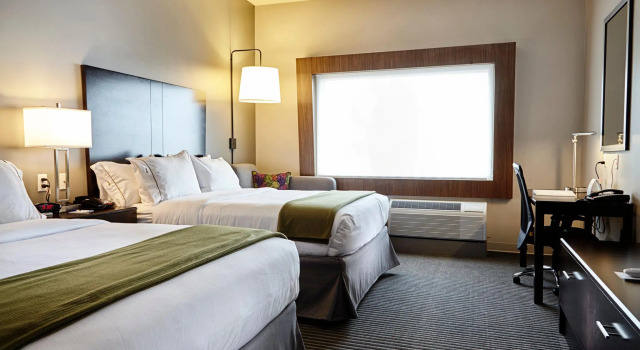 Четырёхместный номер Standard Holiday Inn Express and Suites Tahlequah by IHG