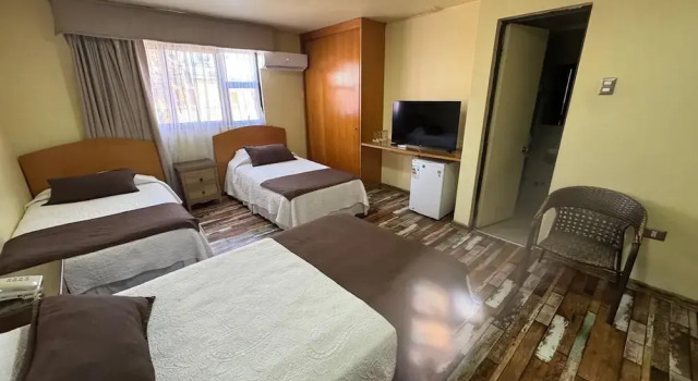 Четырёхместный номер Standard с видом на город Hotel Cano
