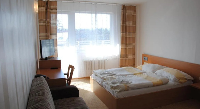 Hotel Slezan, Забронировать Отель Отели Оломоуцкий края с парковкой, Парковка